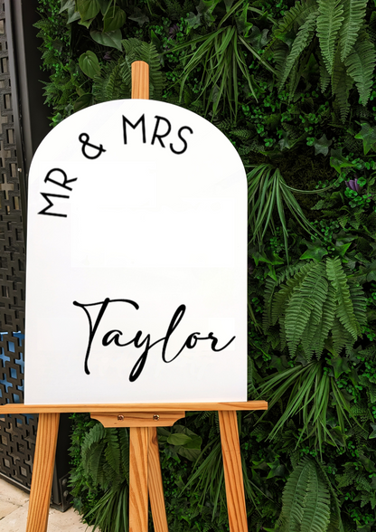 Mr & Mrs Welcome Sign