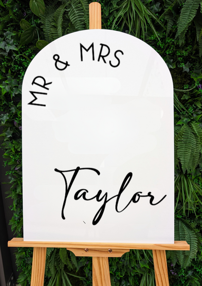 Mr & Mrs Welcome Sign