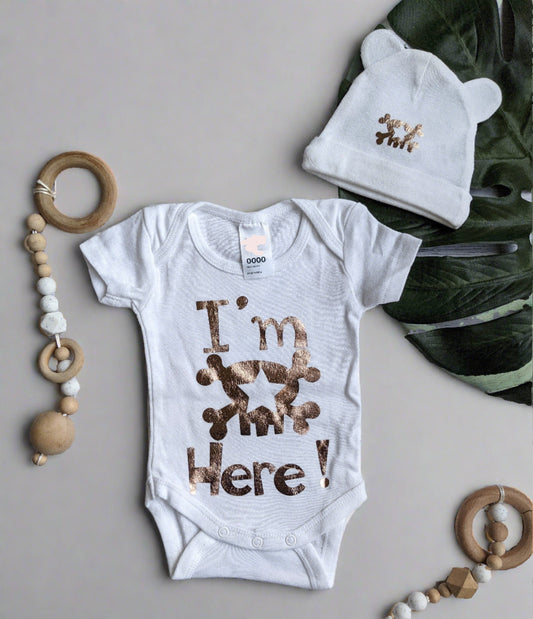 Newborn Outfit, I'm Here Birth Announcement Onesie Bodysuit and Baby Hat